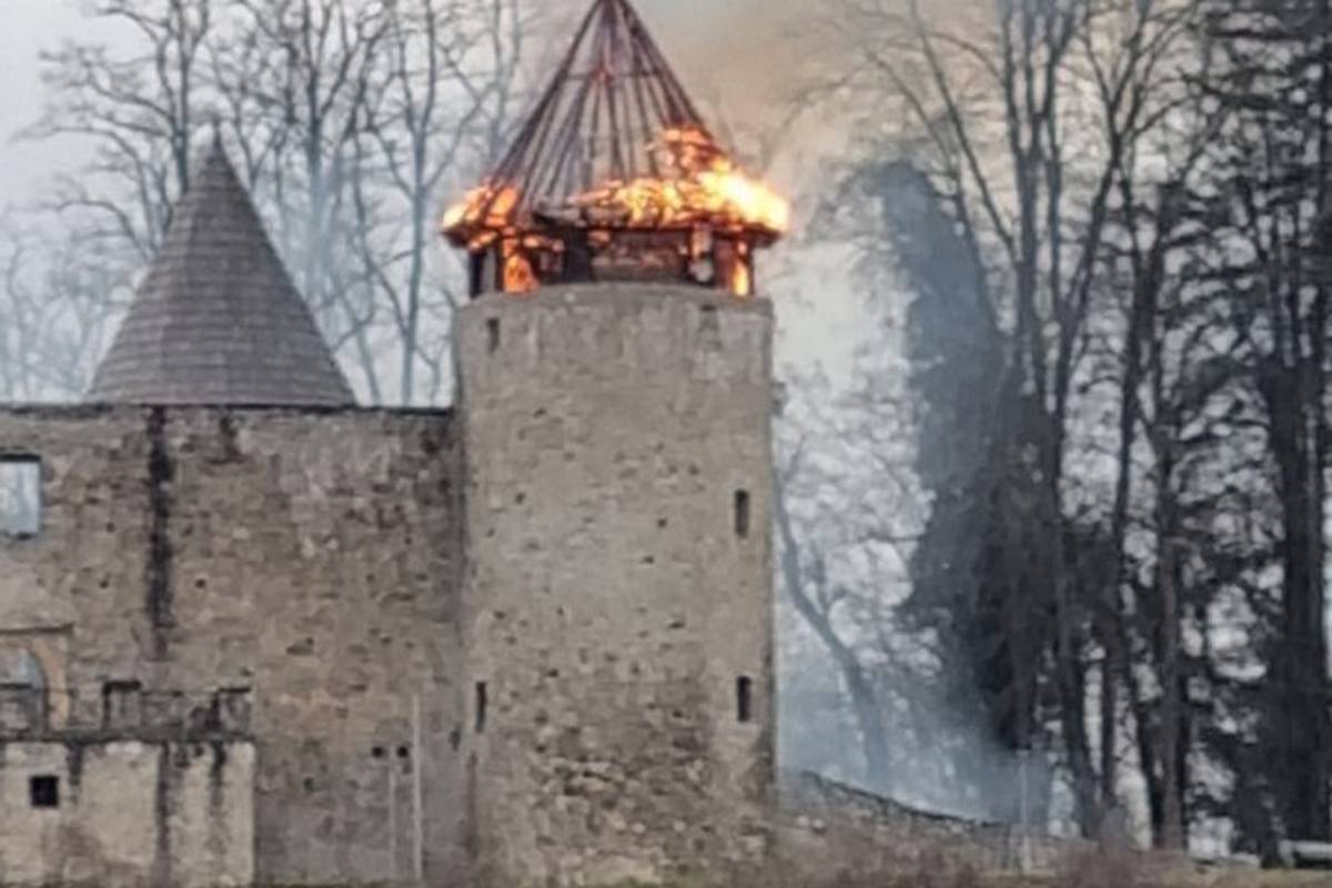 VIDEO Izgorjelo krovište dvorca iz 14. stoljeća kod Karlovca: U njemu su živjeli i Frankopani