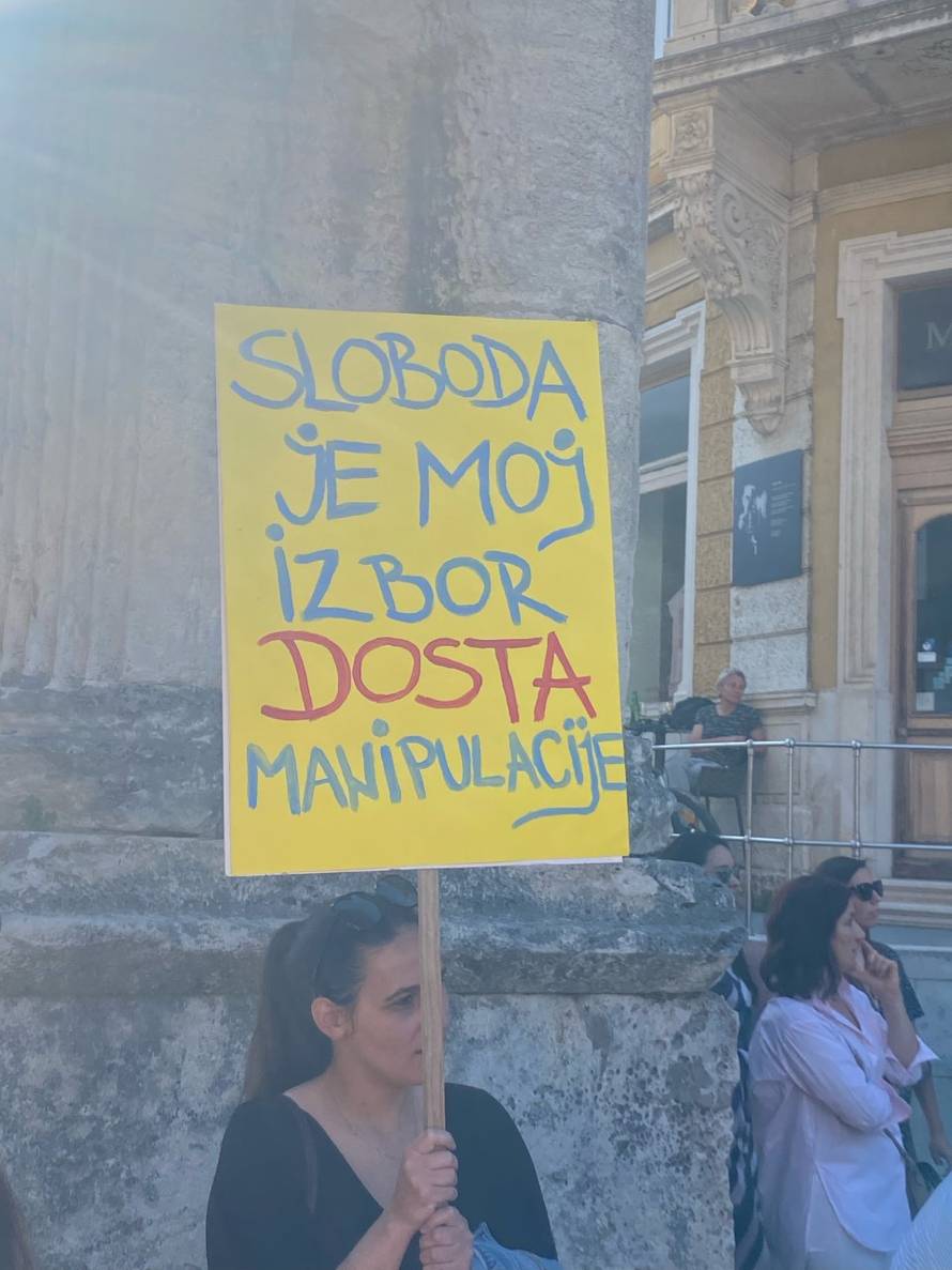 Gotov prosvjed: Građani diljem Hrvatske pružili podršku Mireli