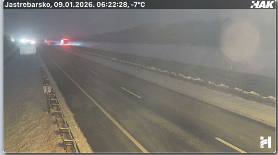 Zaledio vam se auto? Evo što niti slučajno ne smijete raditi