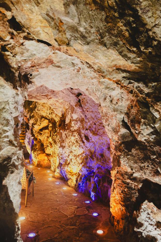 FOTO Hotel u Dubrovniku ima koktel bar u stijeni nad morem!
