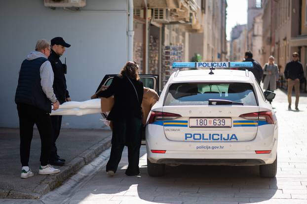 Zadar, 08.04.2023- Zupnik crkve Gospe od zdravlja pozvao policiju zbog lutke postavljene u blizini crkve