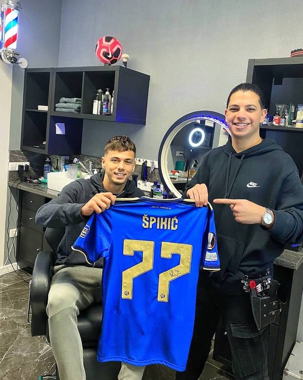 FOTO Tko je brijač 'vatrenih'? Uspio je nagovoriti Modrića na promjenu: 'Perišić? Boljelo me'