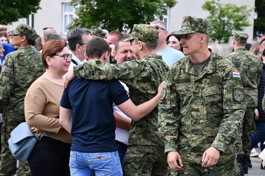 Detalji vojnog roka: Bit će u tri vojarne, a plaća je 1100 eura