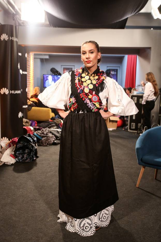 FOTO Twerkerica Sarah svoje je obline pokazala u tangicama...