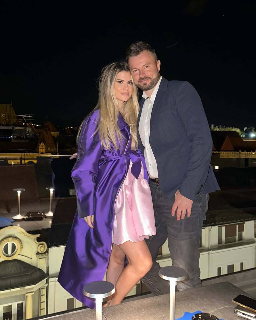 FOTO Ecija Belošević u donjem rublju na obiteljskom zimovanju