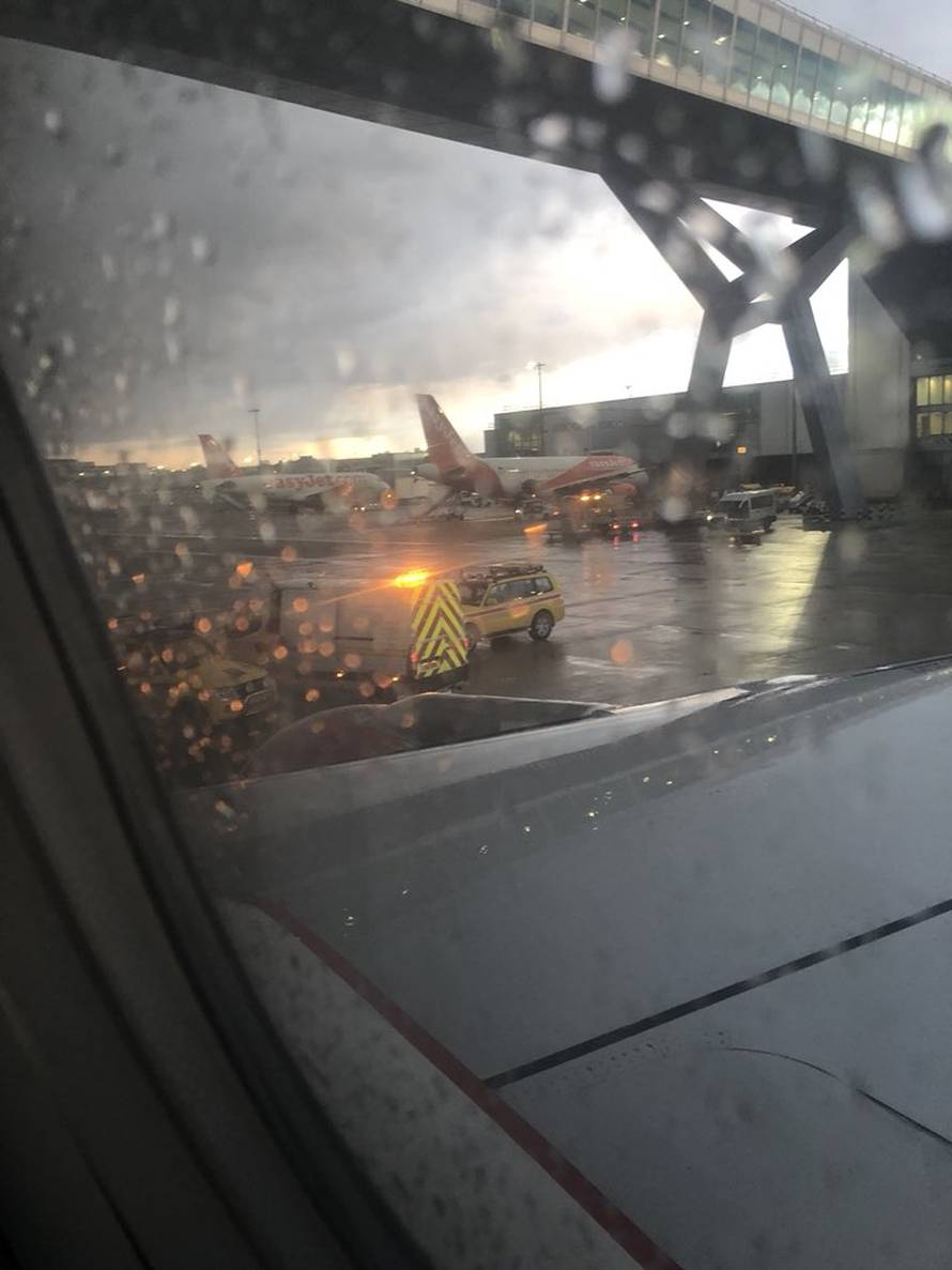 Nesreća na pisti: Ruski avion prešao djelatniku preko nogu