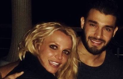 Ljubav cvjeta: Britney Spears želi dijete s dečkom Samom