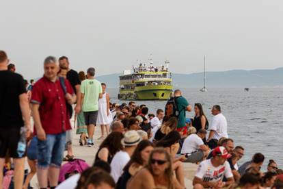 Zadar je pod opsadom turista: Mnogi se kupaju kod orgulja