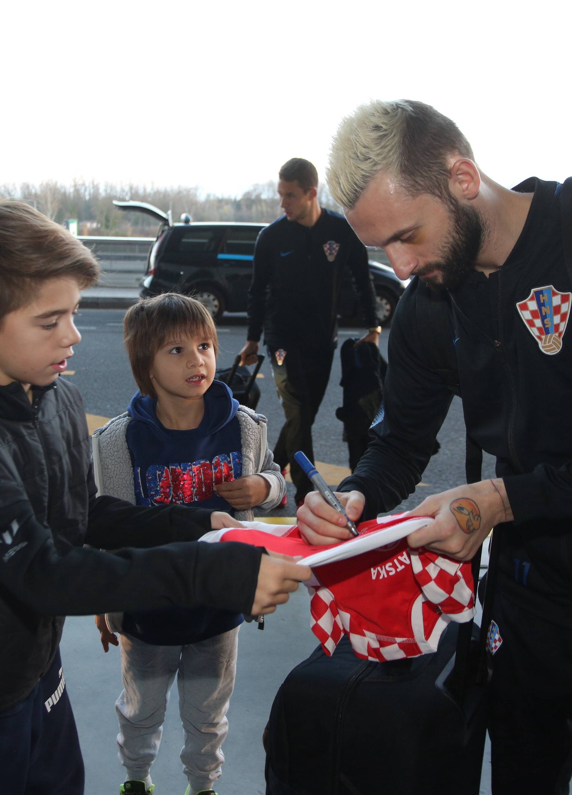 Zagreb: Hrvatski reprezentativci odletjeli u London na utakmicu s Engleskom