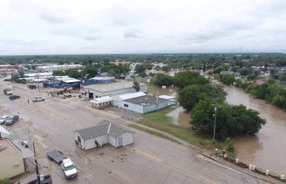 Utrka s vremenom: Još tragaju za 27 djevojčica nestalih nakon poplava u kampu u Teksasu