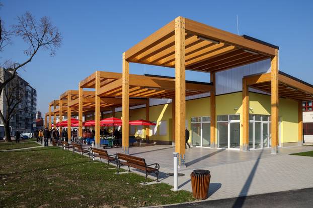 Zagreb: Gradonačelnik Tomislav Tomašević i Luka Korlaet otvorili rekonstruiranu i dograđenu tržnicu Vrapče