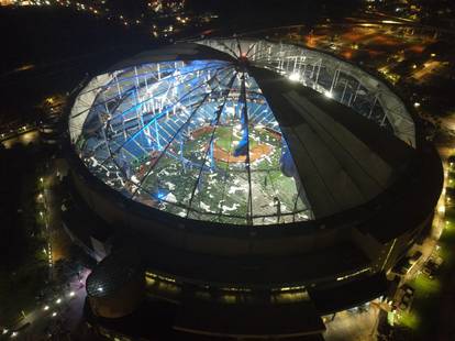 FOTO Ovaj stadion na Floridi je trebao biti prihvatni centar. Evo što mu je učinio uragan Milton