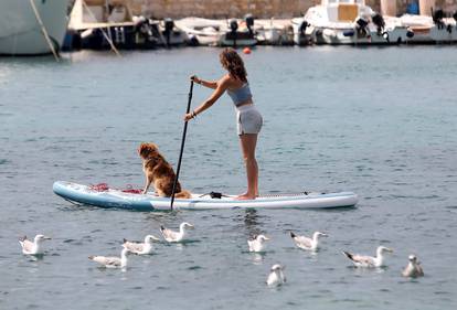 FOTO Puna plaža u Primoštenu