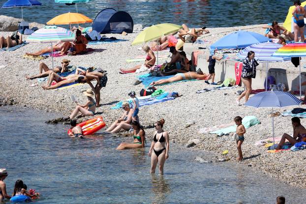 Rijeka: Visoke temperature napunile gradske plaže