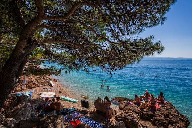 Kamen Brela i plaža Punta Rata  