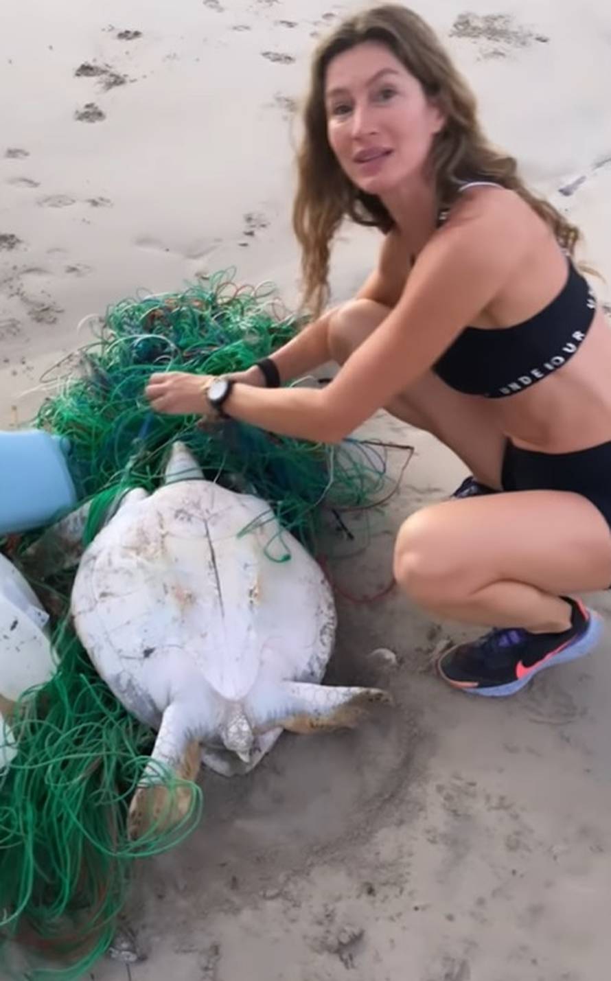 Supermodel superheroj: Spasila je zarobljenu morsku kornjaču