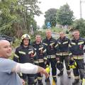 Zagrebački vatrogasci kolegu, koji se ozlijedio motornom pilom, iznenadili poklonom