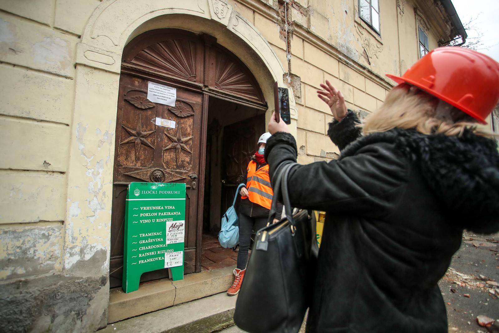 Petrinja: Statičari obilježavaju zgrade i kuce stradale u potresu