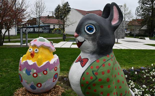 Slavonski Brod: Počelo ukrašavanje središta grada uskrsnim dekoracijama