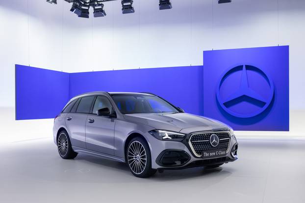 Vertraute Stärke auf einem neuen Niveau: Die neue Mercedes-Benz C Klasse bleibt sich treu – und wächst über sich hinausThe new Mercedes-Benz C-Class: Refined strength. Trusted continuity.