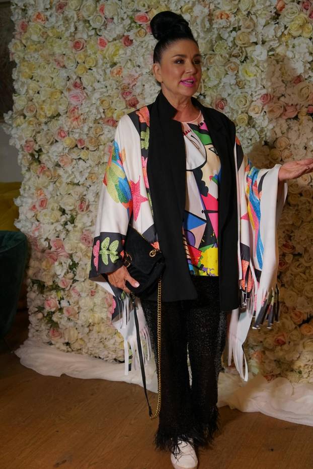 Beograd: Alka Vuica na promociji romana Vesne Dedić "Boli pesme kraj"