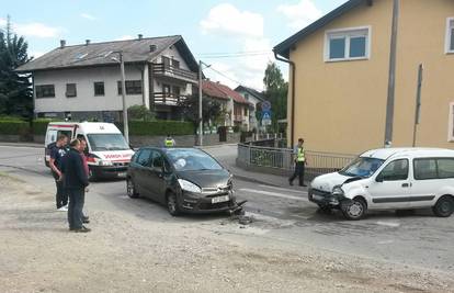 Zagreb: Kombi je skliznuo na mokroj cesti i udario Citroen