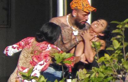 Nakon što je prebio Rihannu, Chris Brown davio i prijateljicu