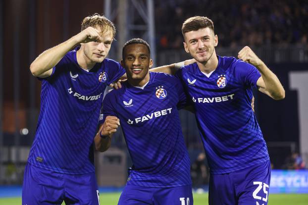 Slavlje nogometa&scaron;a Dinama nakon pobjede nad Qarabagom u prvoj utakmici play-offa Lige prvaka