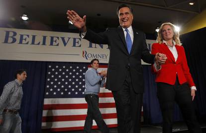Bira se Obamin protivnik, vodi Mitt Romney s osam glasova