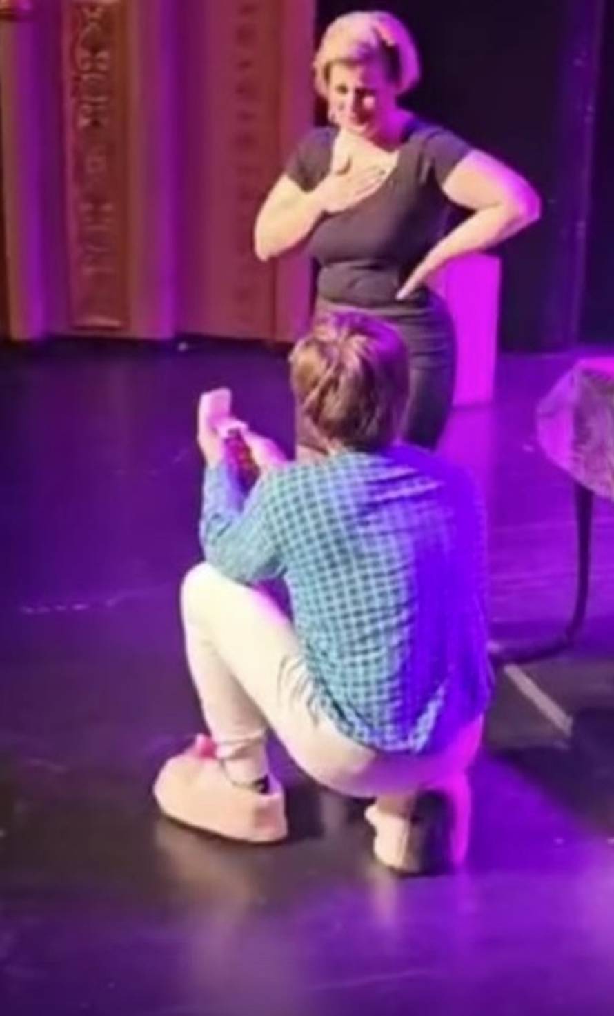 Naš glumac zaprosio je kolegicu u kazalištu, a sad su se vjenčali: Medeni mjesec će biti doma...