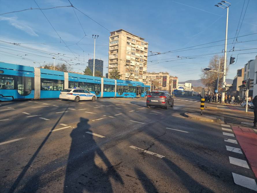 Totalni kolaps na jednom od najprometnijih ZG raskrižja: 'Dva tramvaja su se sudarila'