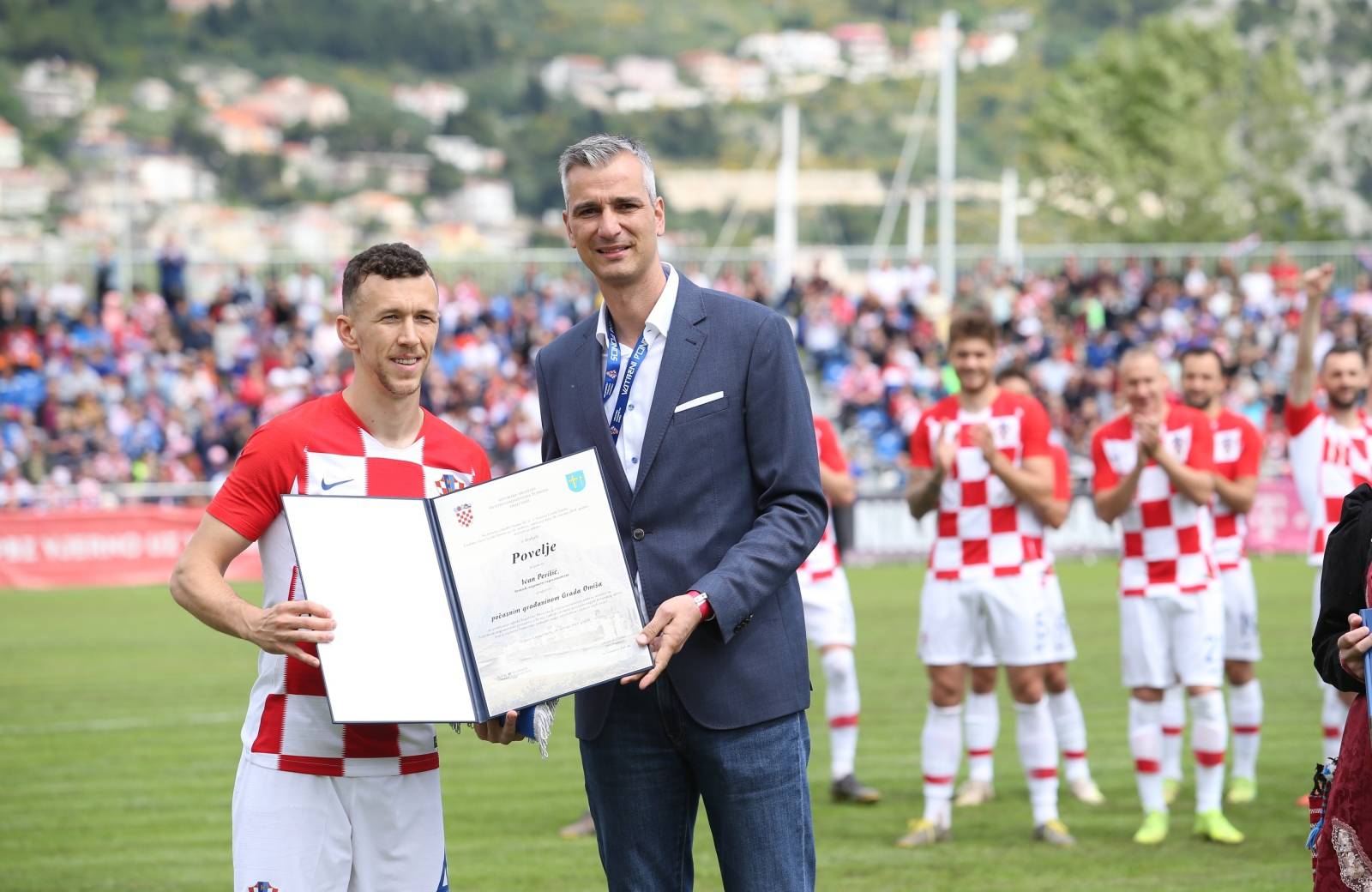 Prijateljska utakmica Hrvatske nogometne reprezentacije i NK OmiÅ¡ povodom 100 godina istoimenog kluba