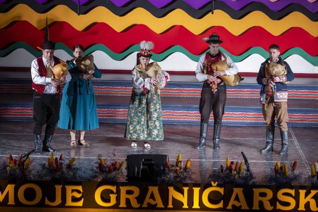 Županja: U sklopu 59. Šokačkog sijela održana Revija narodnih nošnji zlatara