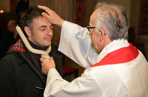 ARHIVA - 2009. Dubrovnik: Pjeva?i na grli?enju u crkvi Svetog Vlaha