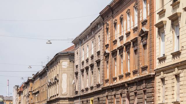 Typical,Austro,Hungarian,Facades,Of,Decaying,Dilapidated,Old,Appartment,Residential