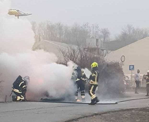 Zapalio se automobil: 'Gorio je iznutra, baš se jako dimilo...'