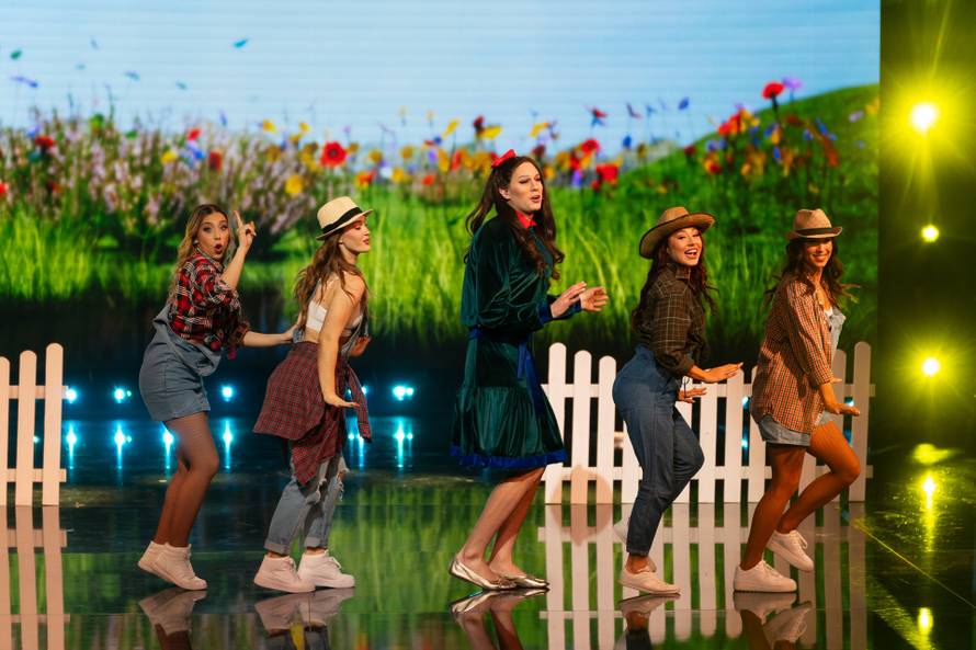 Napeto izjednačenje pa pobjedu odnijela Stela Rade sa hitom iz 2015.: 'Sad sam najviše uživala'