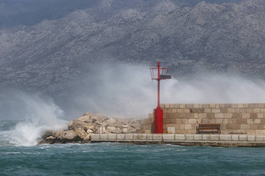 Ražanac: Jaka bura u Velebitskom kanalu