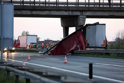 Zabio se u stup nadvožnjaka, vozača još nisu identificirali