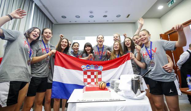 Zagreb: Doček i konferencija za medije brončane U16 ženske košarkaške reprezentacije Hrvatske