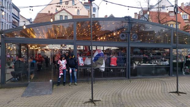 FOTO Navijačka ludnica u Rigi: Evo kakva je atmosfera u Latviji uoči važne utakmice 'vatrenih'