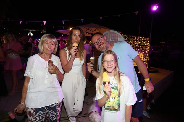 Njivice: Festival sladoleda na rivi