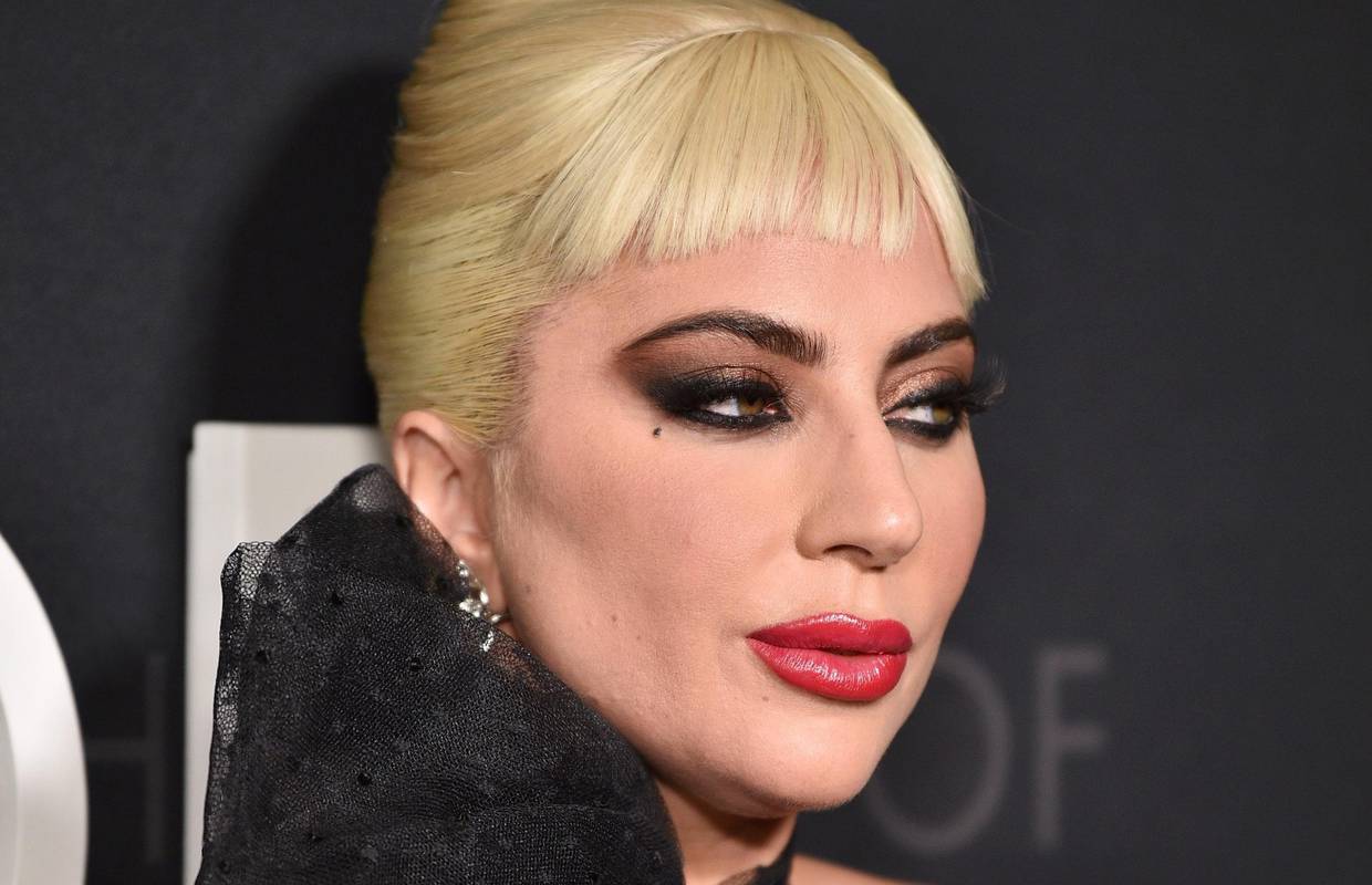 Lady GaGa predstavlja crveni ruž posvećen njezinoj ulozi u hitu koji dolazi, 'House of Gucci'