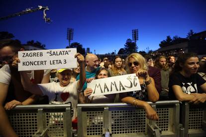 FOTO Veliki koncert Leta 3 na ŠČalati: Zlatni traktor zasjao na pozornici, okupilo se mnoštvo