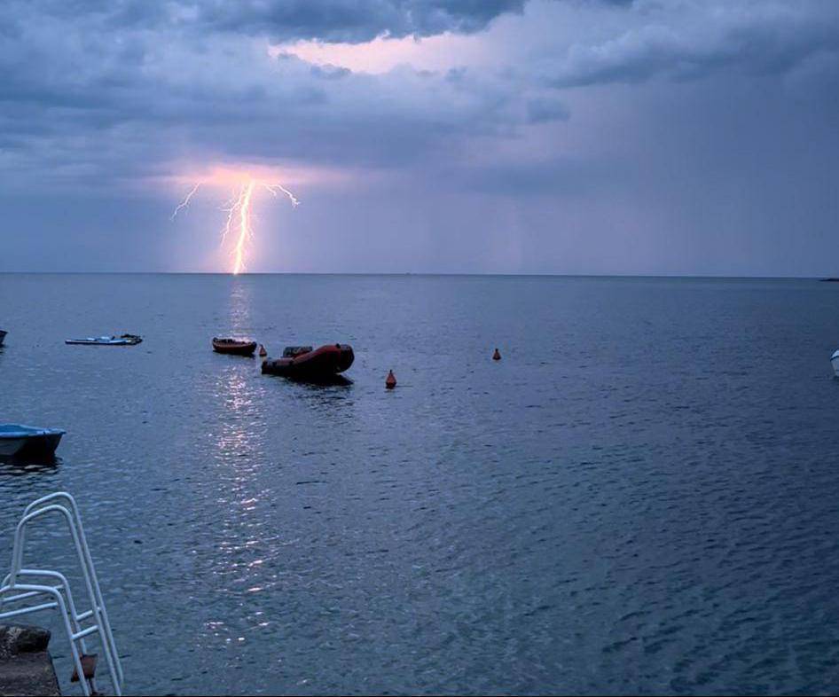 FOTO Munje nad Rogoznicom, gromovi u Dalmaciji danas izazvali i nekoliko požara