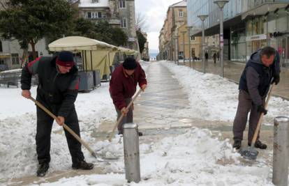 Drama zbog snijega: ŽC Split u 10 dana primio 13.000 poziva