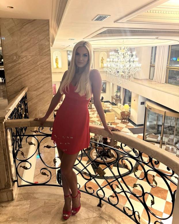 FOTO Obožava Vučića i Putina. Srpska političarka: Ružni bi da se politikom bave samo gabori!'