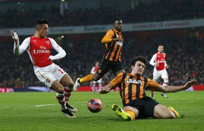 Arsenal rutinski: Mertesacker i Sanchez odveli ''topnike'' dalje