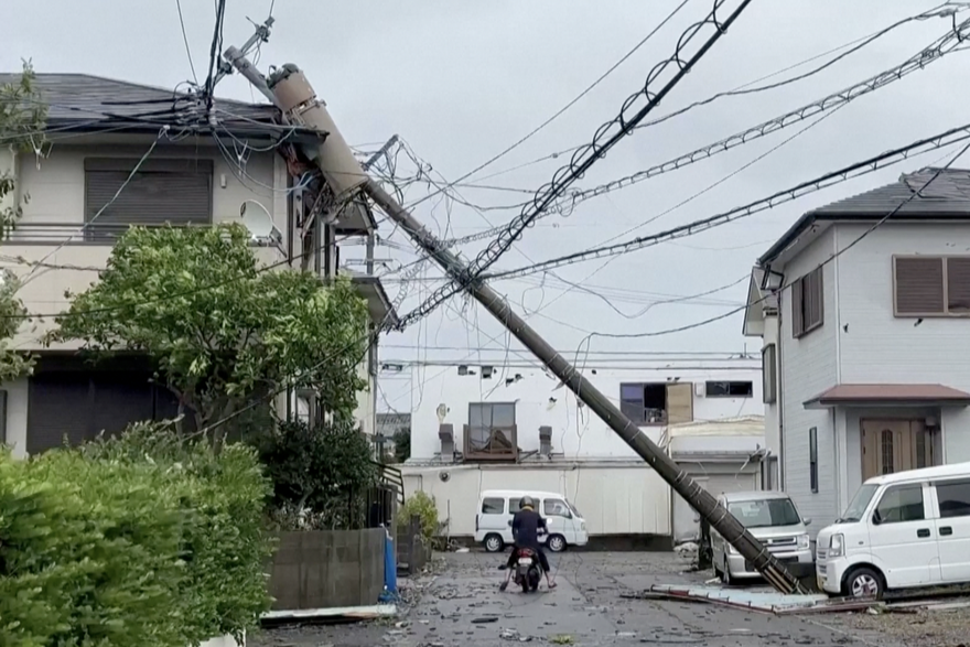 Snažni tajfun Shanshan pogodio Japan