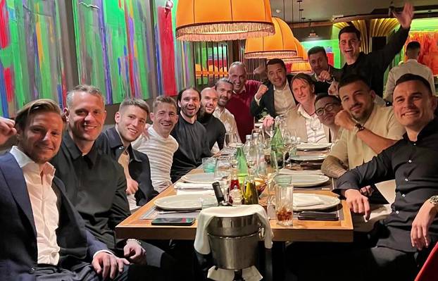 FOTO Ivan Rakitić dobio tortom u lice! Fotke s rođendana su hit